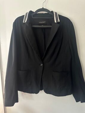 Banana Republic Black Blazer with Striped Contrast Collar Women’s Size 10